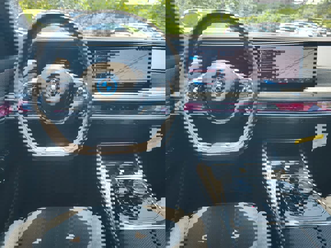 Used 2024 BMW i7 eDrive50 image 21