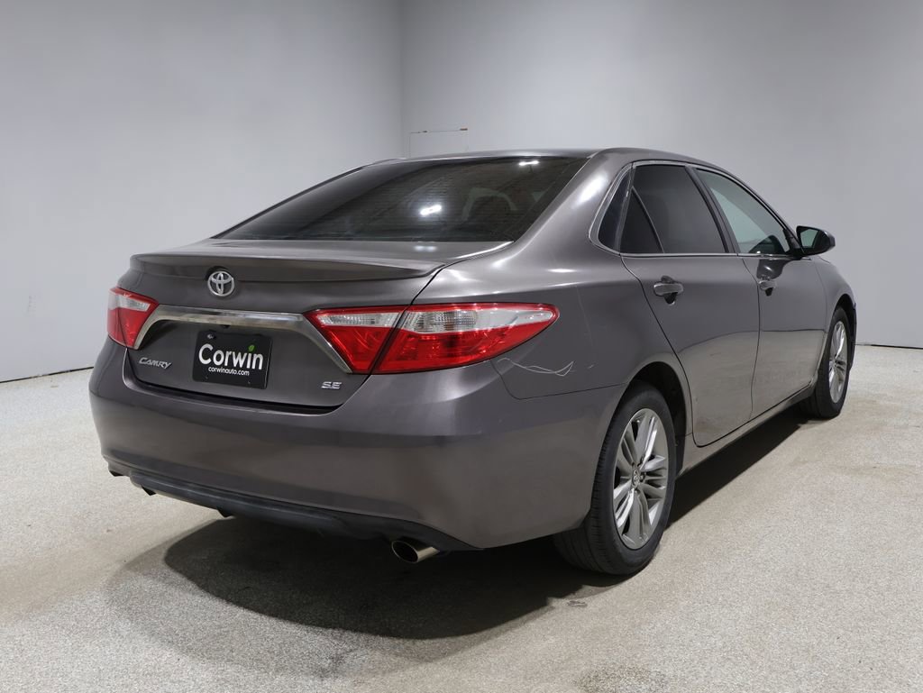 Used 2015 Toyota Camry SE image 2