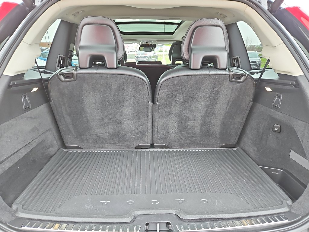 Used 2017 Volvo XC90 T6 Momentum w/ Vision Package AWD/4WD image 18