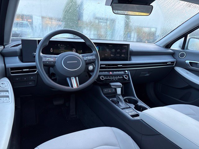 Used 2025 Hyundai Sonata SE FWD image 11