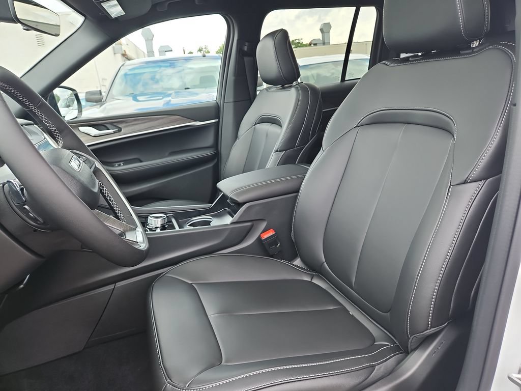 New 2026 Jeep Grand Cherokee Limited w/ Limited Altitude Package AWD/4WD image 15