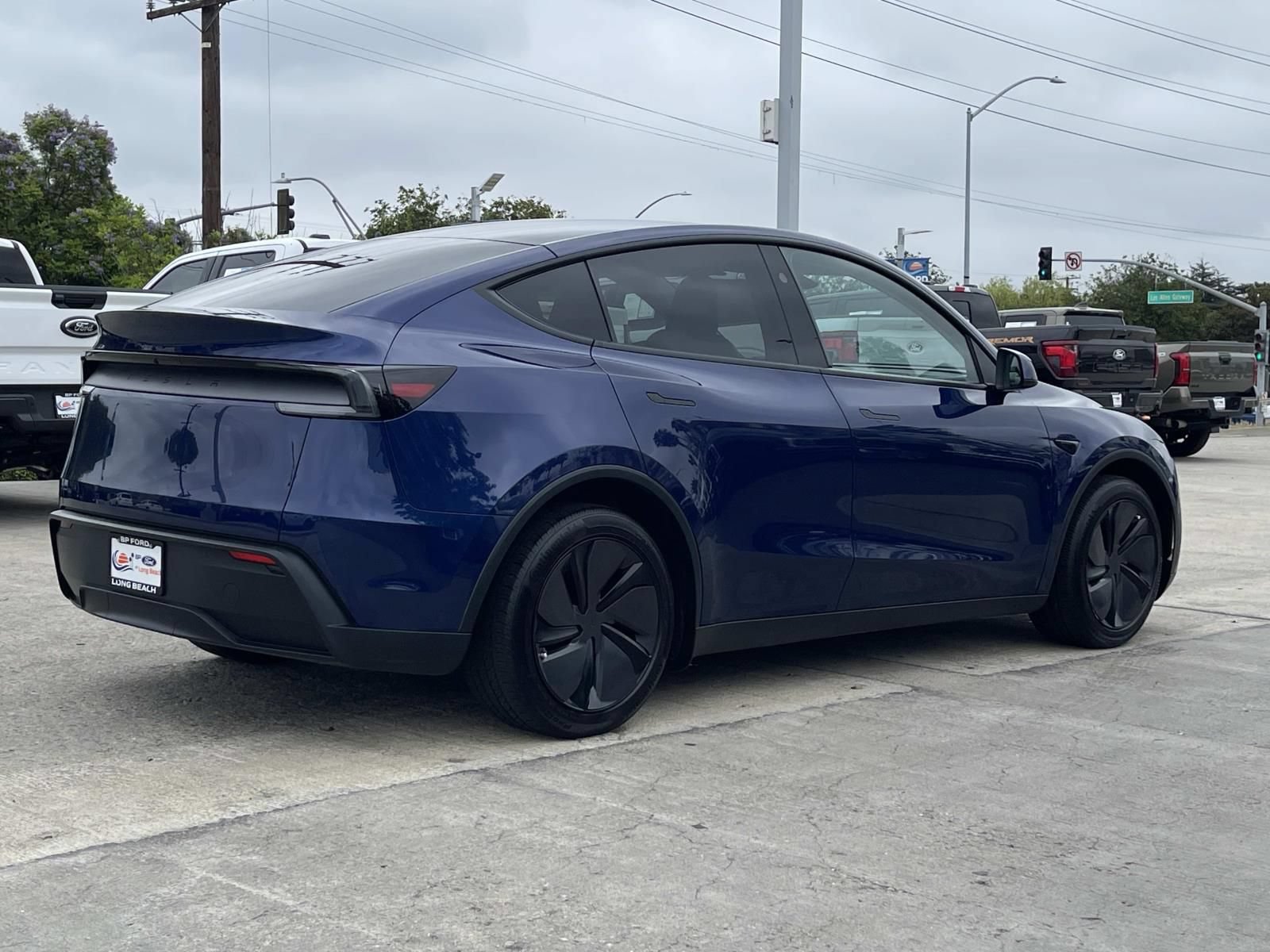 Used 2026 Tesla Model Y 2WD image 3