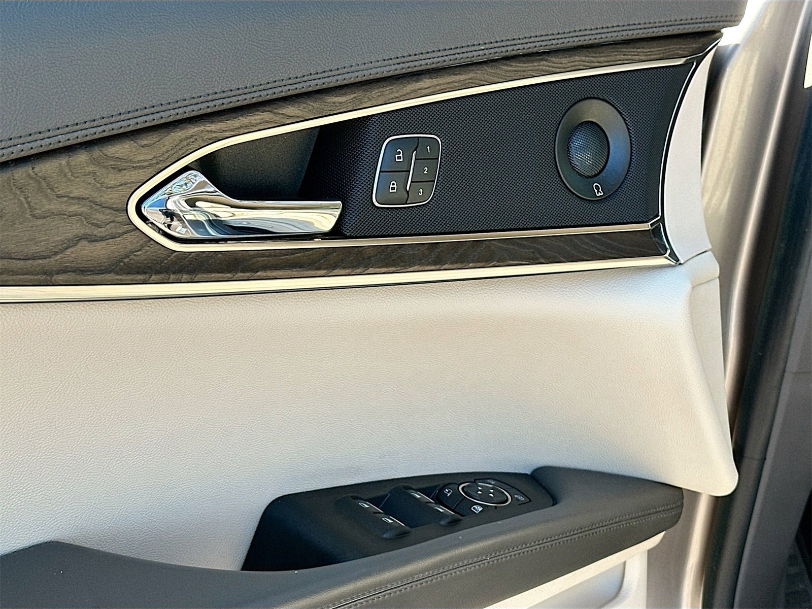 Used 2020 Lincoln Nautilus Reserve image 18