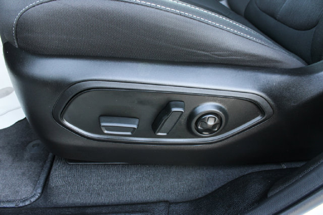 Used 2025 Jeep Grand Cherokee L Laredo AWD/4WD image 13