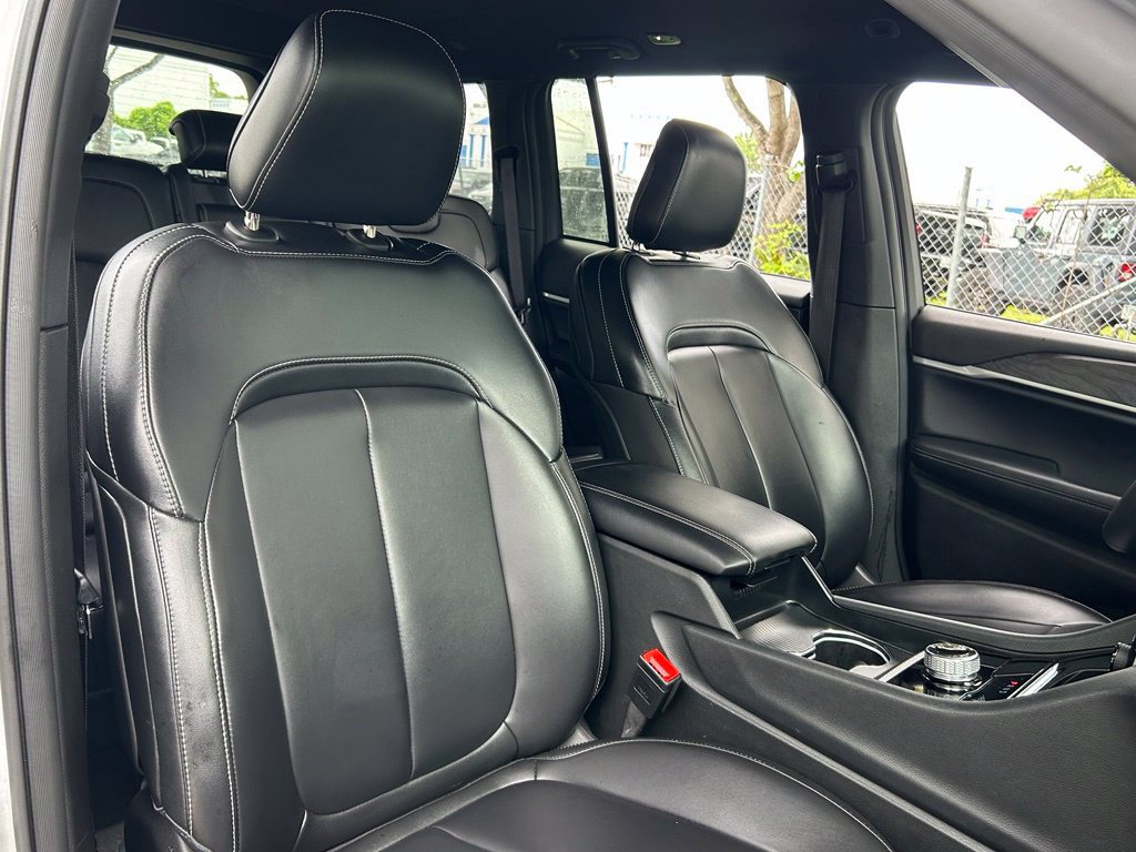 Certified 2025 Jeep Grand Cherokee Limited w/ Black Appearance Package RWD image 36
