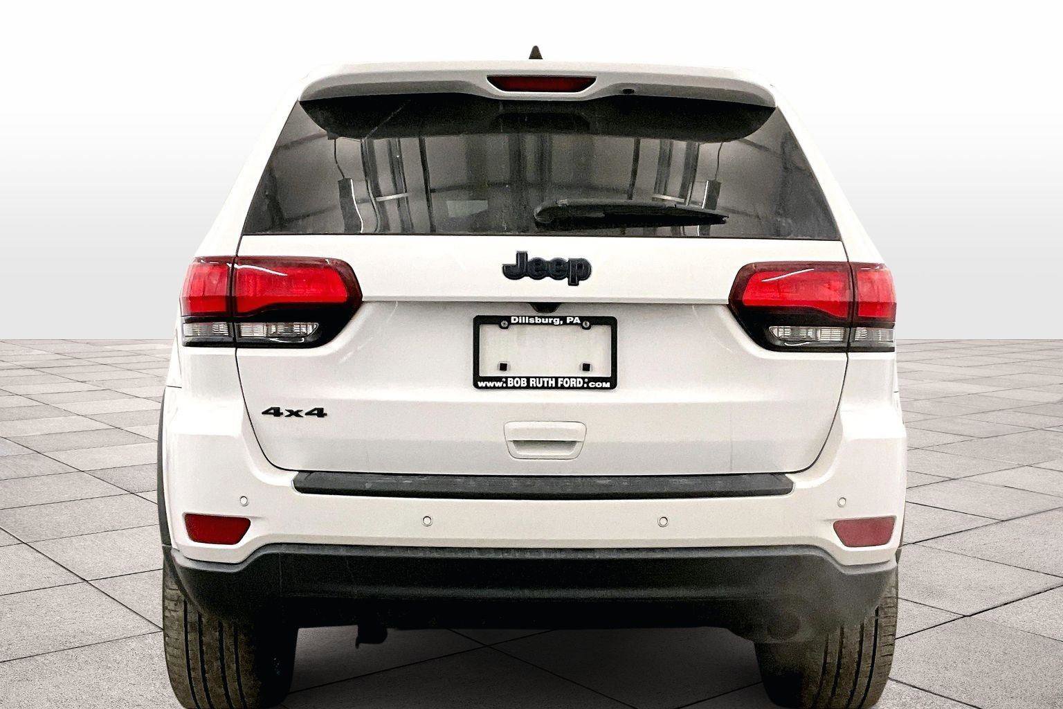 Used 2018 Jeep Grand Cherokee Laredo image 4