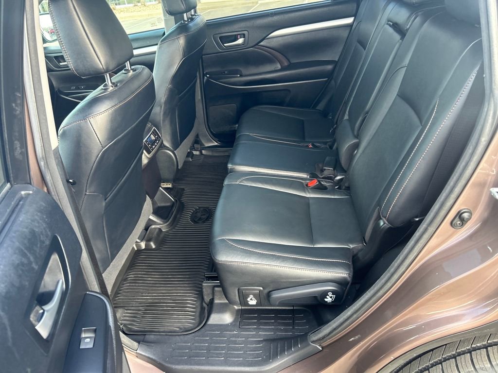 Certified 2017 Toyota Highlander XLE image 28