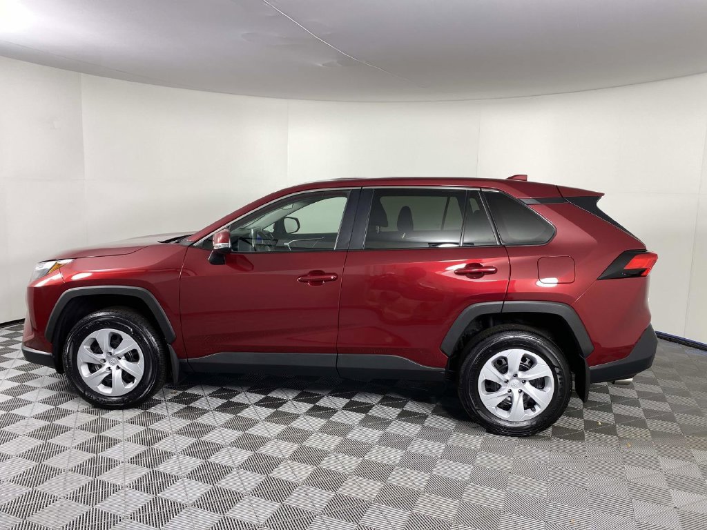 Used 2024 Toyota RAV4 LE AWD/4WD image 5