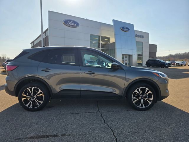 Used 2022 Ford Escape SE w/ SE Sport Appearance Package image 26