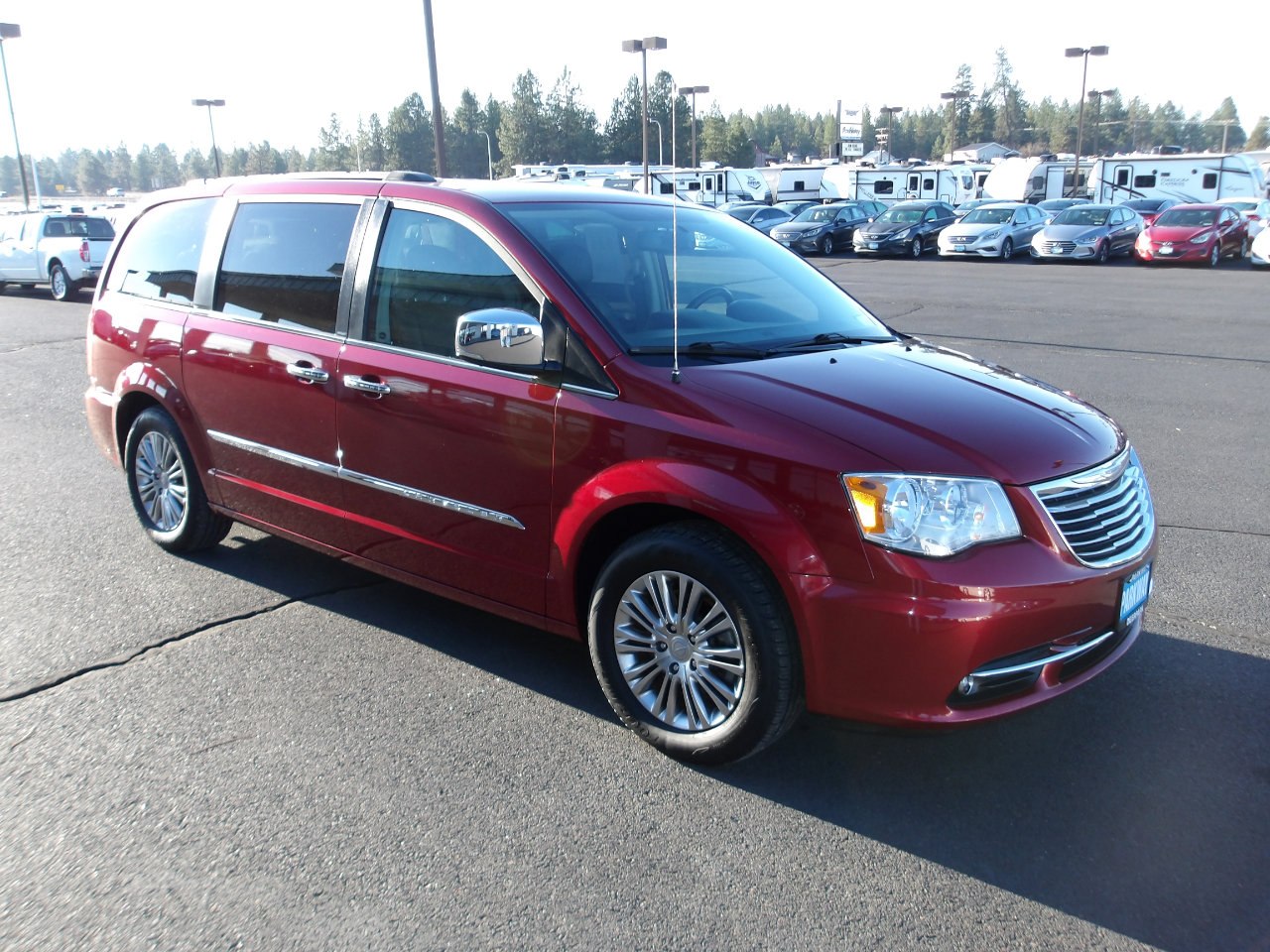 Used 2013 Chrysler Town & Country Touring-L w/ Entertainment Group #2 image 8