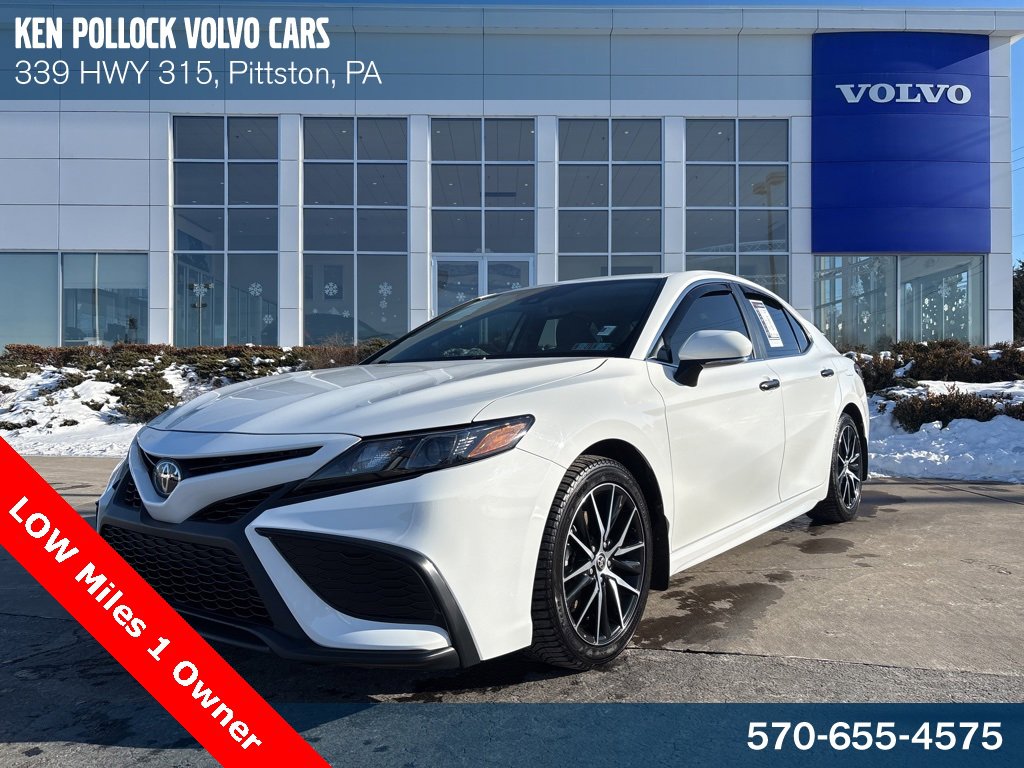 Used 2023 Toyota Camry SE w/ Cold Weather Package image 1