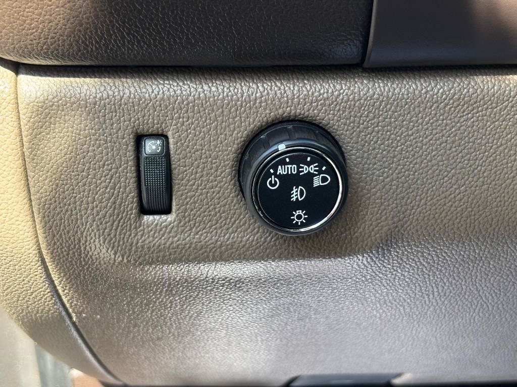 Used 2015 GMC Canyon SLT RWD image 17