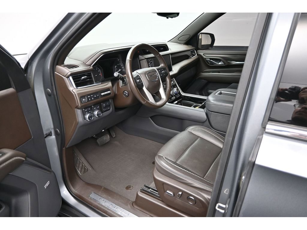 Used 2021 GMC Yukon XL Denali w/ Denali Ultimate Package AWD/4WD image 9