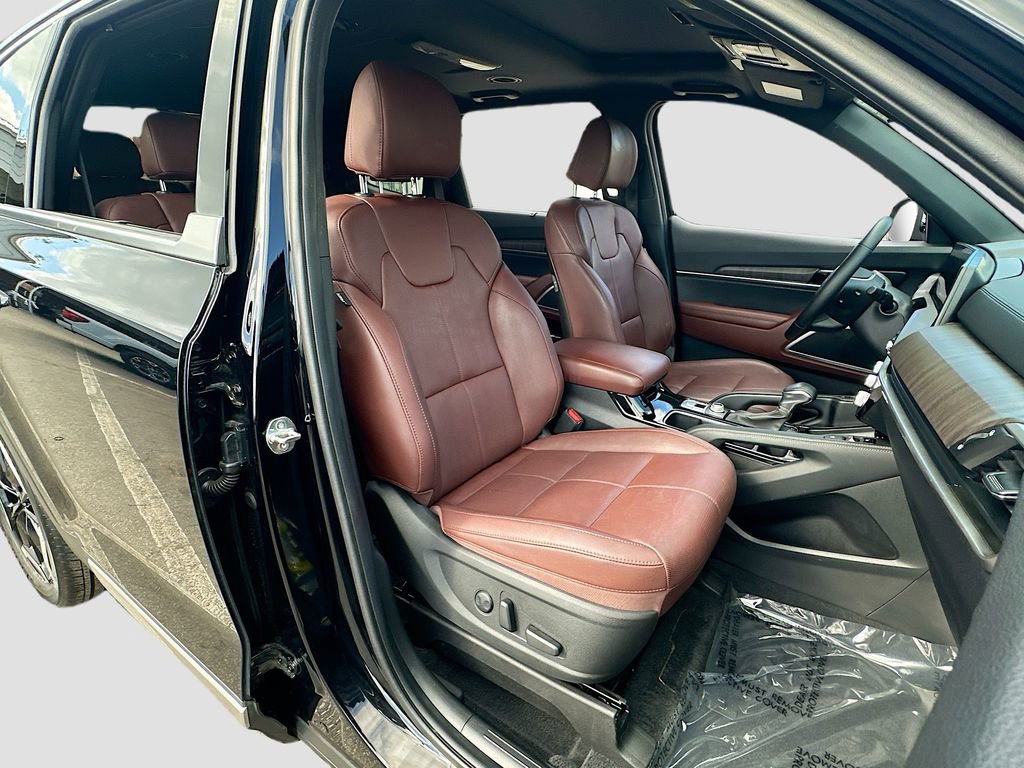 Used 2024 Kia Telluride EX w/ EX Captain's Chair Package AWD/4WD image 30