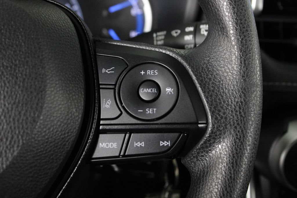 Used 2025 Toyota RAV4 LE AWD/4WD image 26