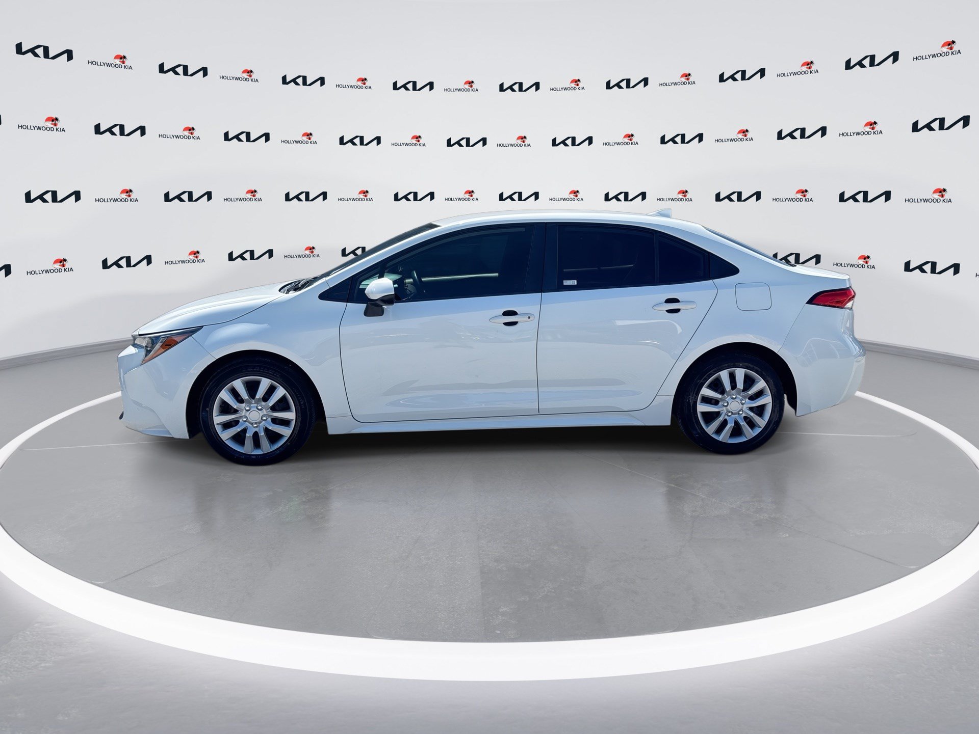 Used 2022 Toyota Corolla LE FWD image 5