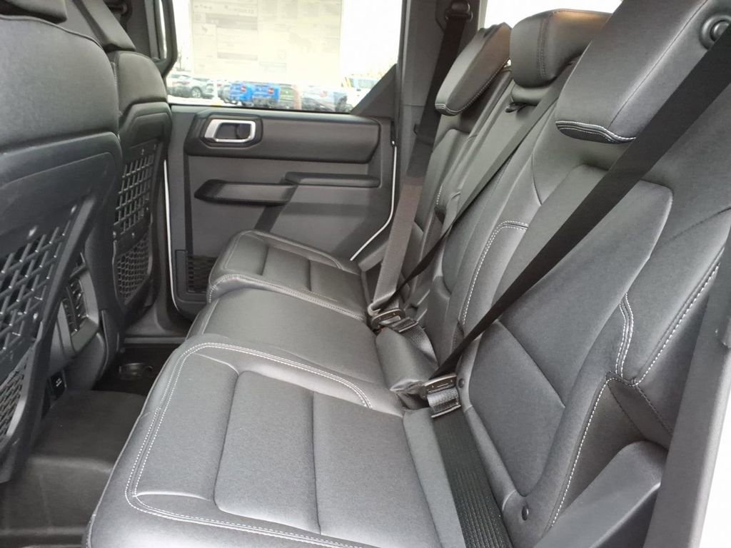 New 2025 Ford Bronco Badlands image 6
