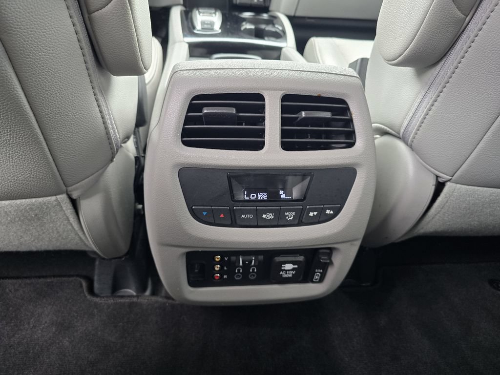 Used 2017 Honda Pilot Touring image 24