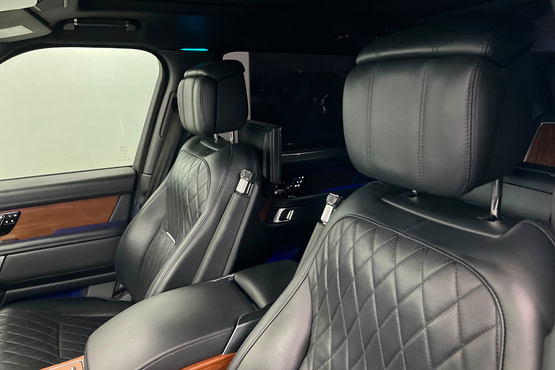 Used 2019 Land Rover Range Rover LWB SV Autobiography AWD/4WD image 16