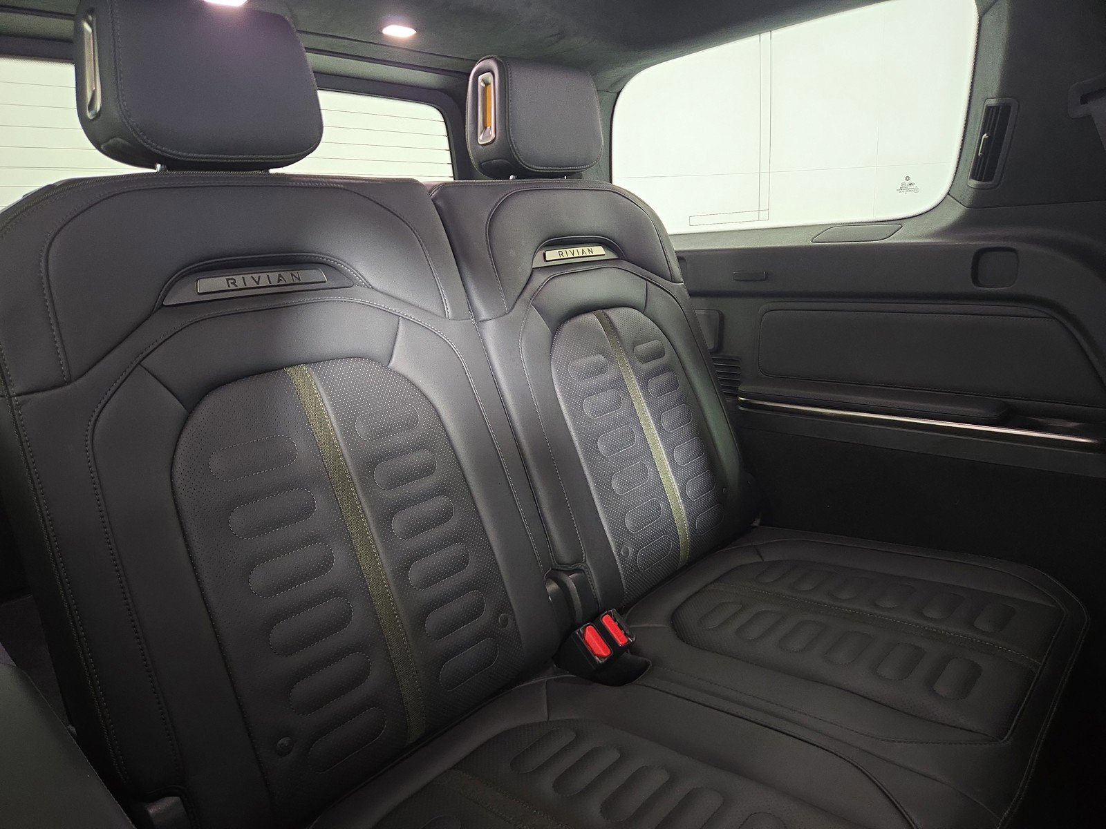 Used 2023 Rivian R1S Launch Edition image 25