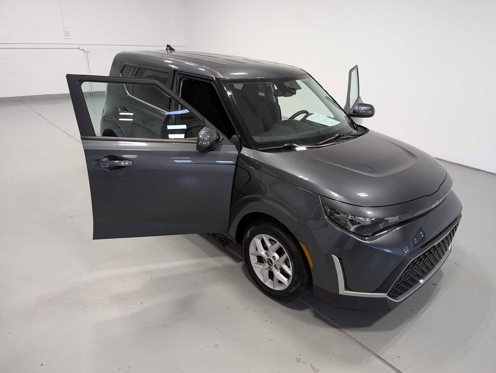 Certified 2023 Kia Soul LX w/ Option Group 015 FWD image 16