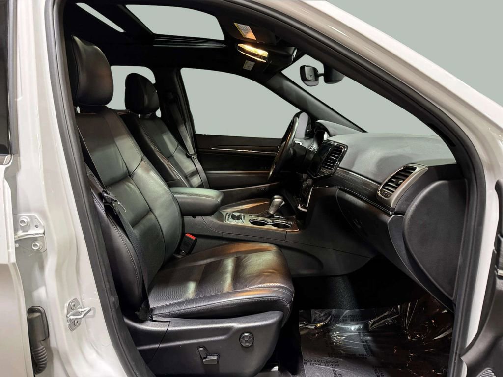 Used 2021 Jeep Grand Cherokee Limited w/ Luxury Group II image 25