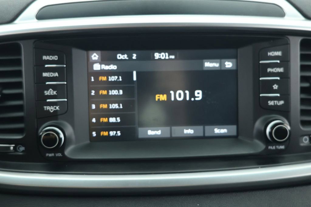 Used 2020 Kia Sorento LX image 16