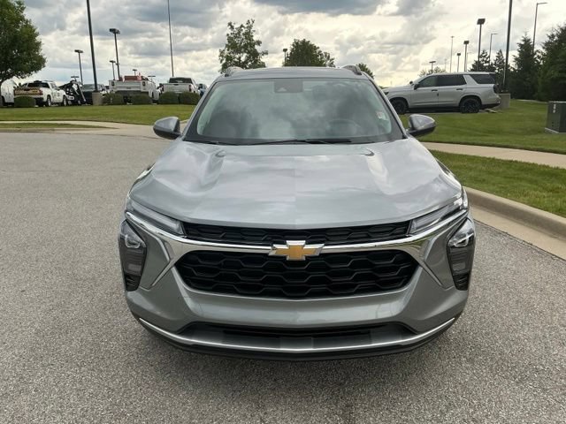 Used 2025 Chevrolet Trax LT w/ Driver Confidence Package FWD image 9