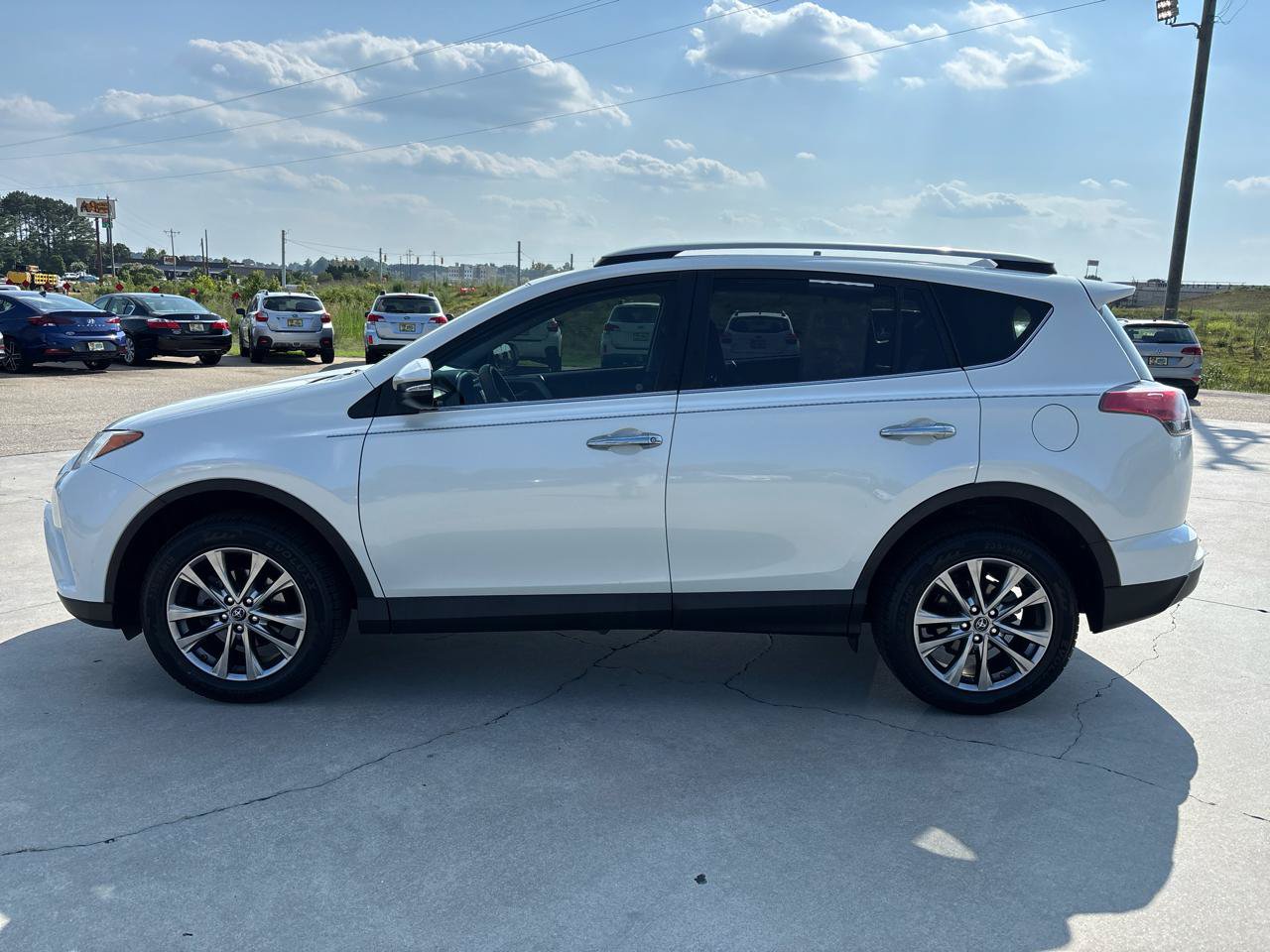 Used 2018 Toyota RAV4 Limited FWD image 7