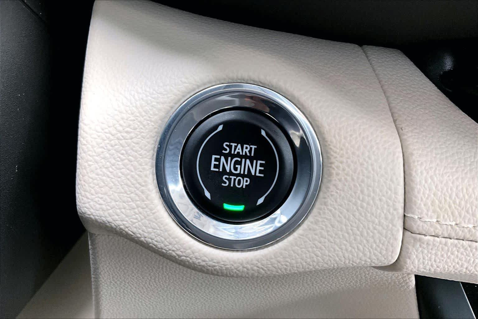 Used 2023 Buick Envision Avenir FWD image 33