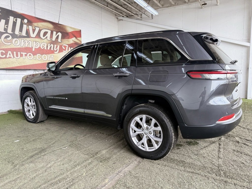 Used 2022 Jeep Grand Cherokee Limited w/ Luxury Tech Group II image 9