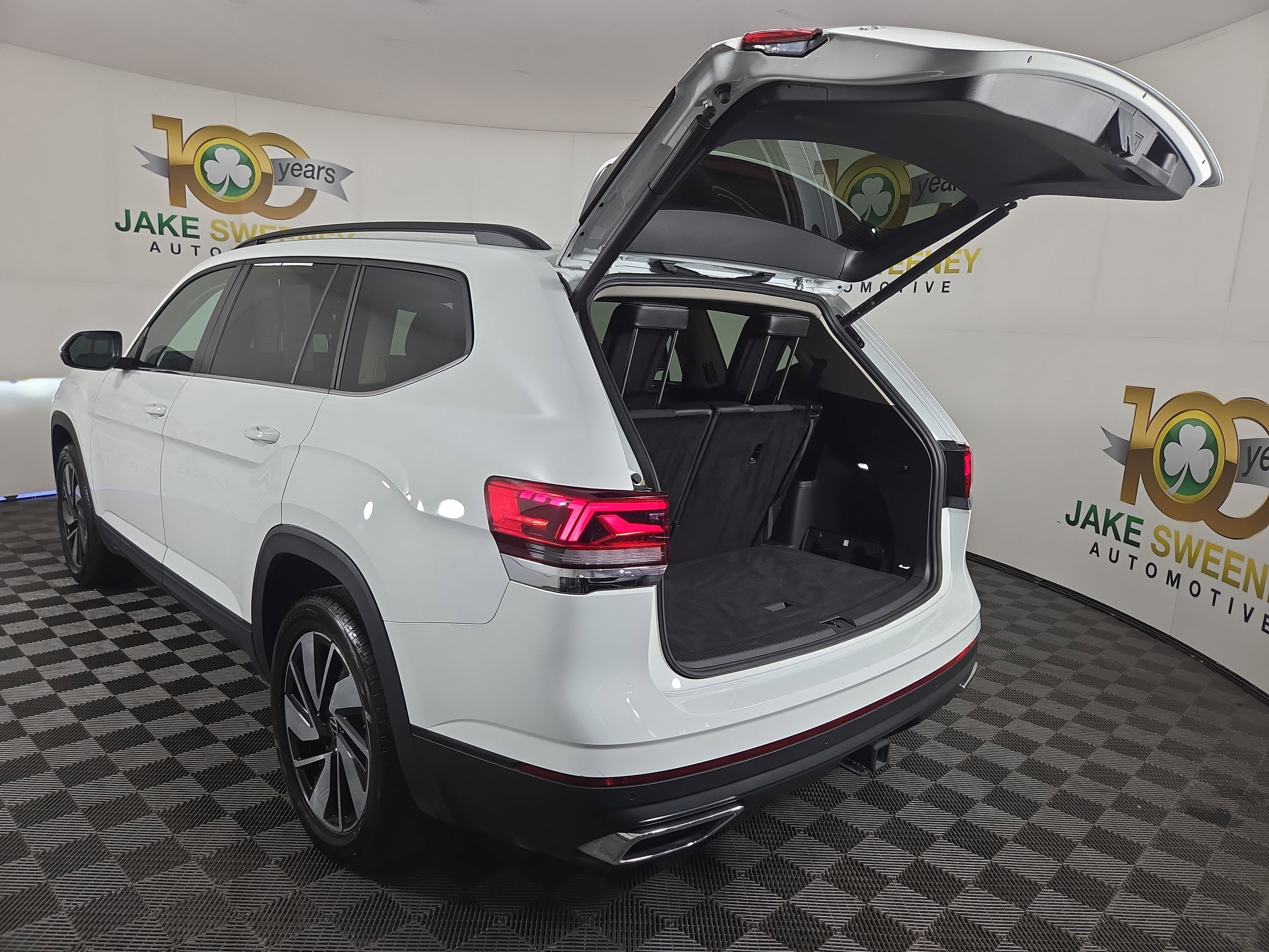 Used 2024 Volkswagen Atlas SE image 31