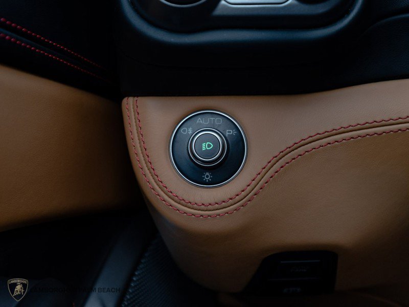 Used 2019 Ferrari Portofino image 25