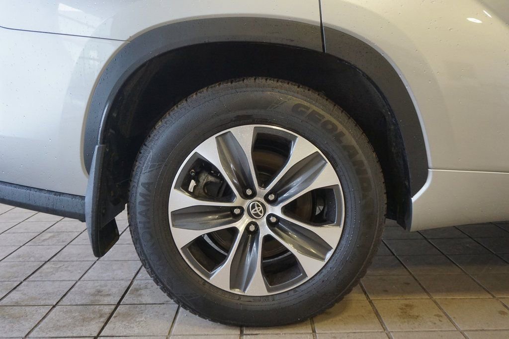 Used 2021 Toyota Highlander XLE image 30