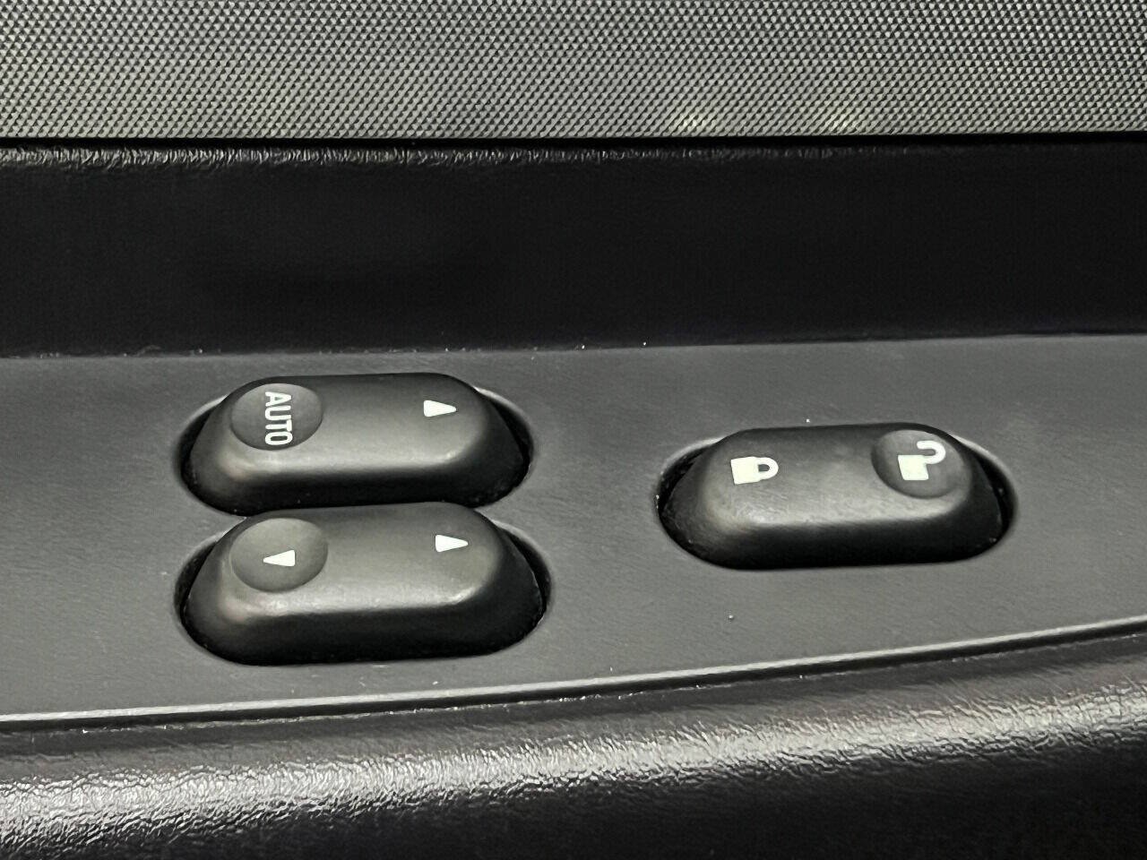 Used 2005 Ford Thunderbird RWD image 73