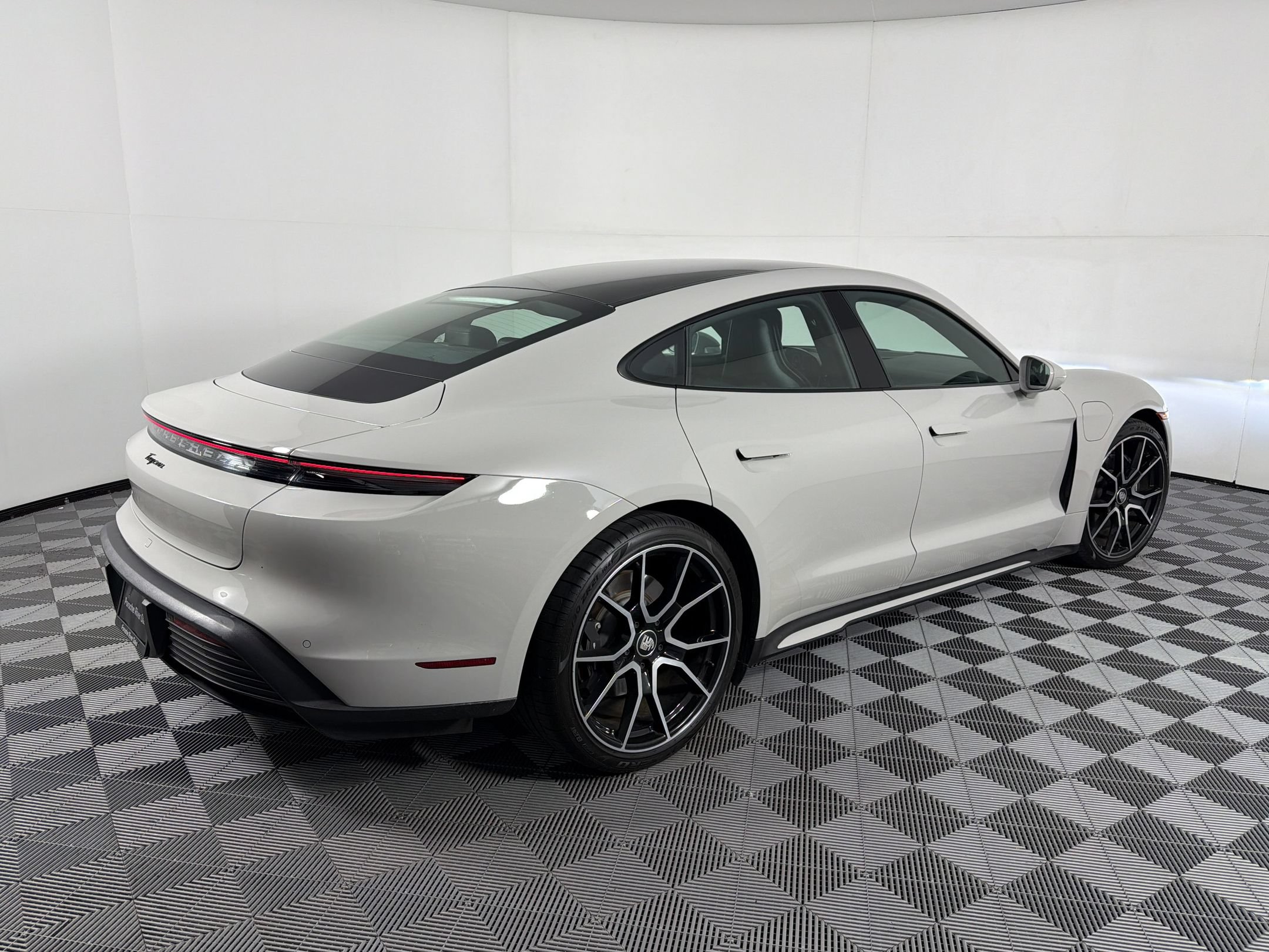 Certified 2023 Porsche Taycan w/ Premium Package RWD image 9