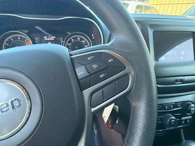 Used 2020 Jeep Cherokee Latitude FWD image 23