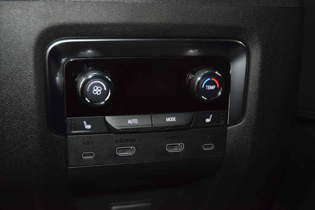 New 2026 Chevrolet Suburban High Country AWD/4WD image 43