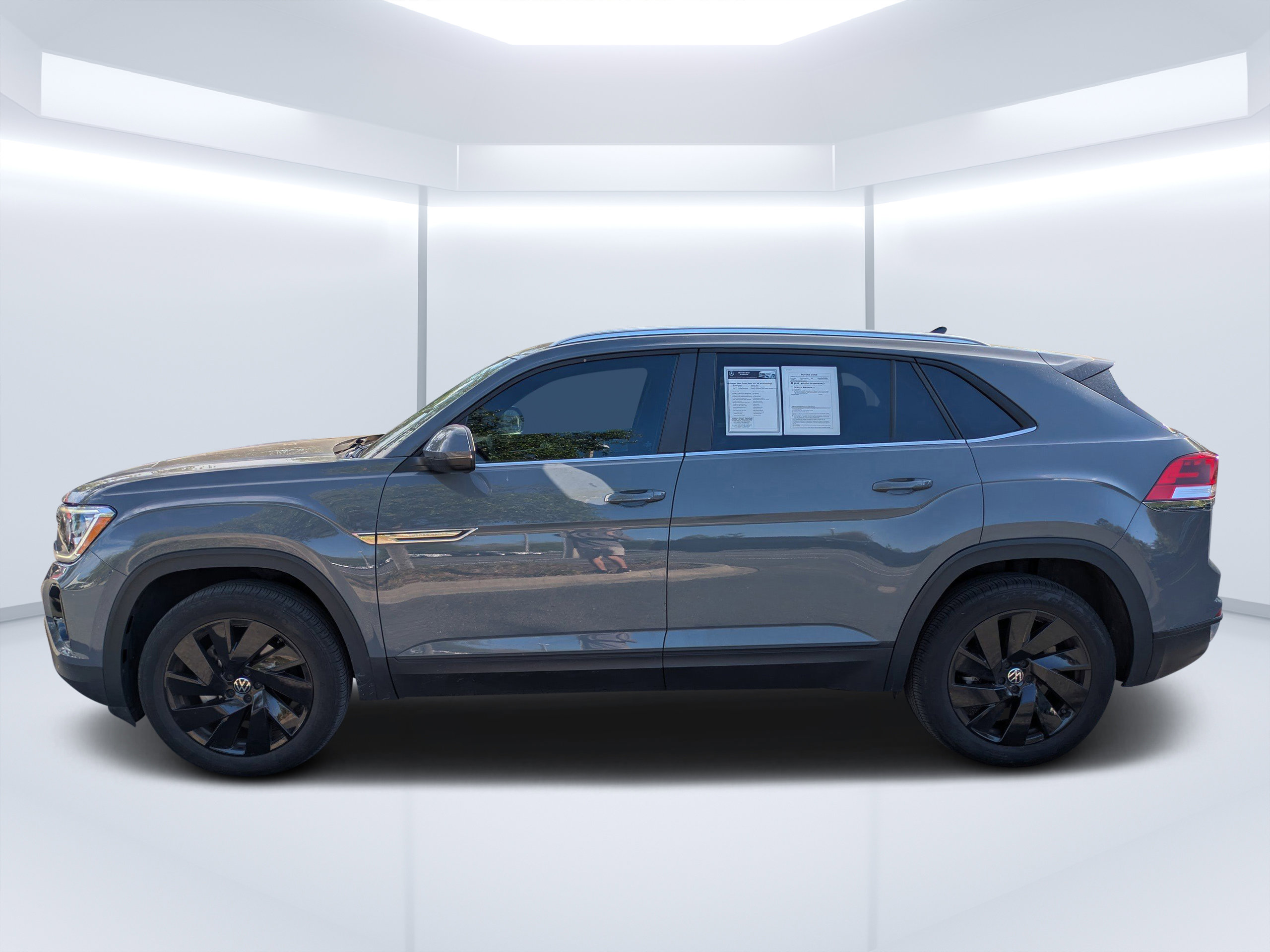 Used 2024 Volkswagen Atlas Cross Sport SE w/ Panoramic Sunroof Package FWD image 6