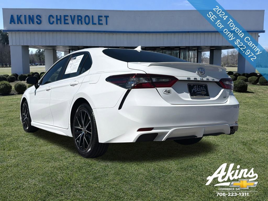 Used 2024 Toyota Camry SE FWD image 2