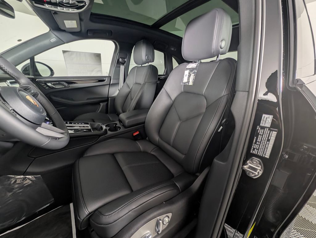 New 2026 Porsche Macan image 5