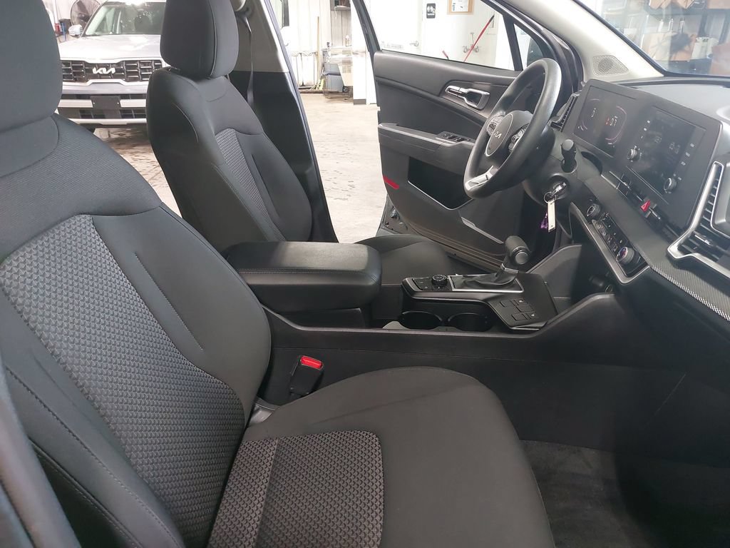 Used 2023 Kia Sportage LX AWD/4WD image 10