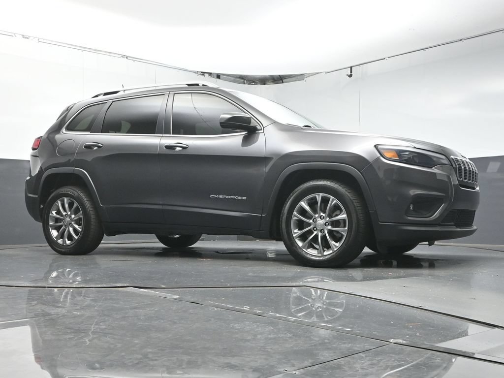 Used 2019 Jeep Cherokee Latitude Plus w/ Comfort/Convenience Group FWD image 29