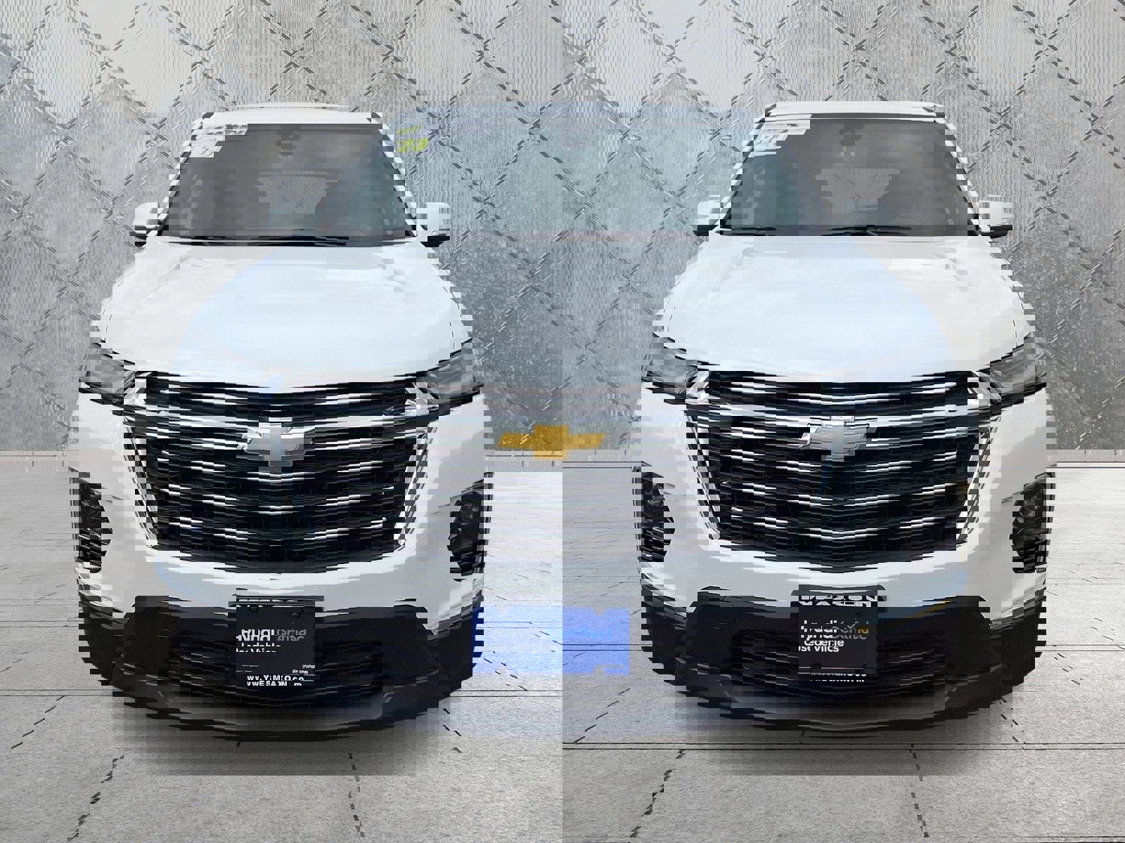 Used 2023 Chevrolet Traverse LT image 2