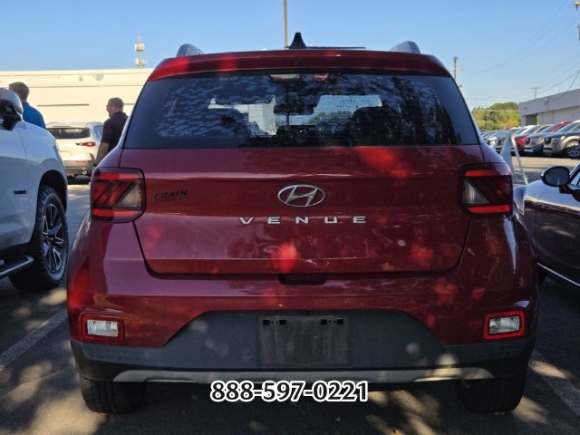 Used 2020 Hyundai Venue SEL w/ Convenience Package FWD image 3
