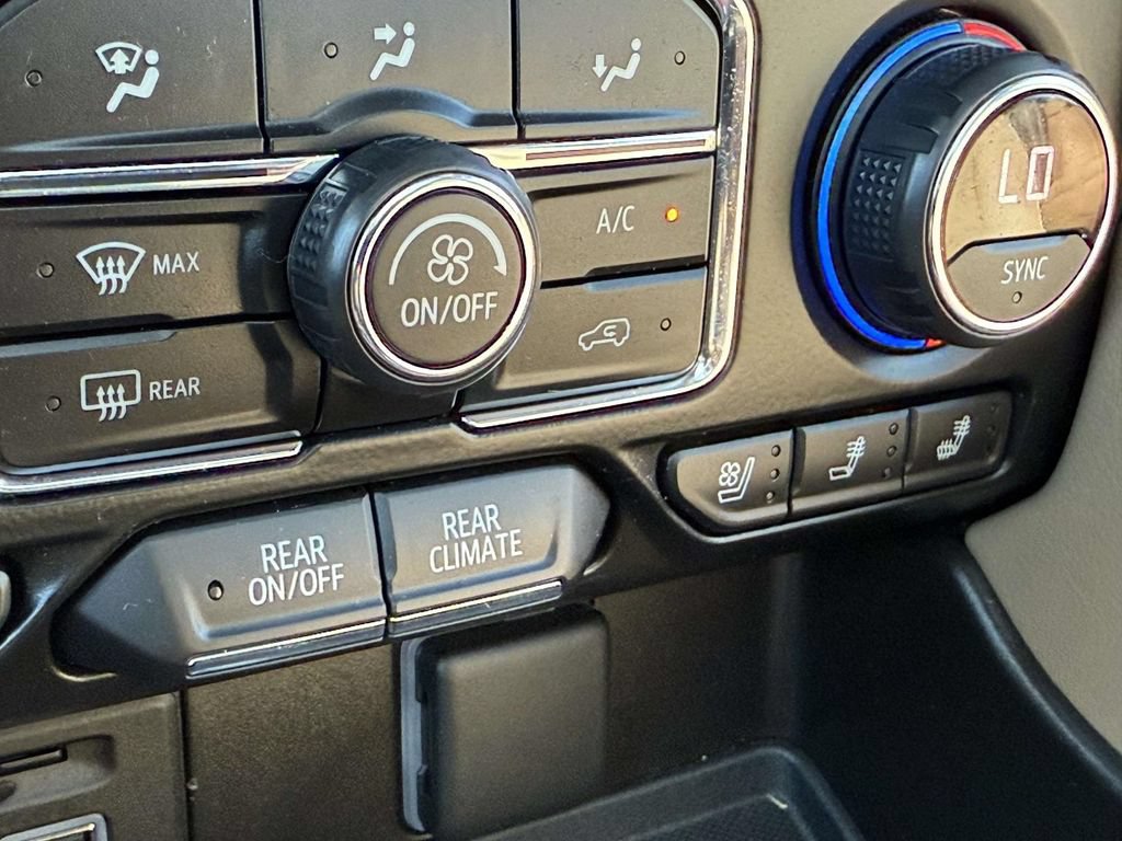Used 2021 Chevrolet Tahoe Premier AWD/4WD image 32