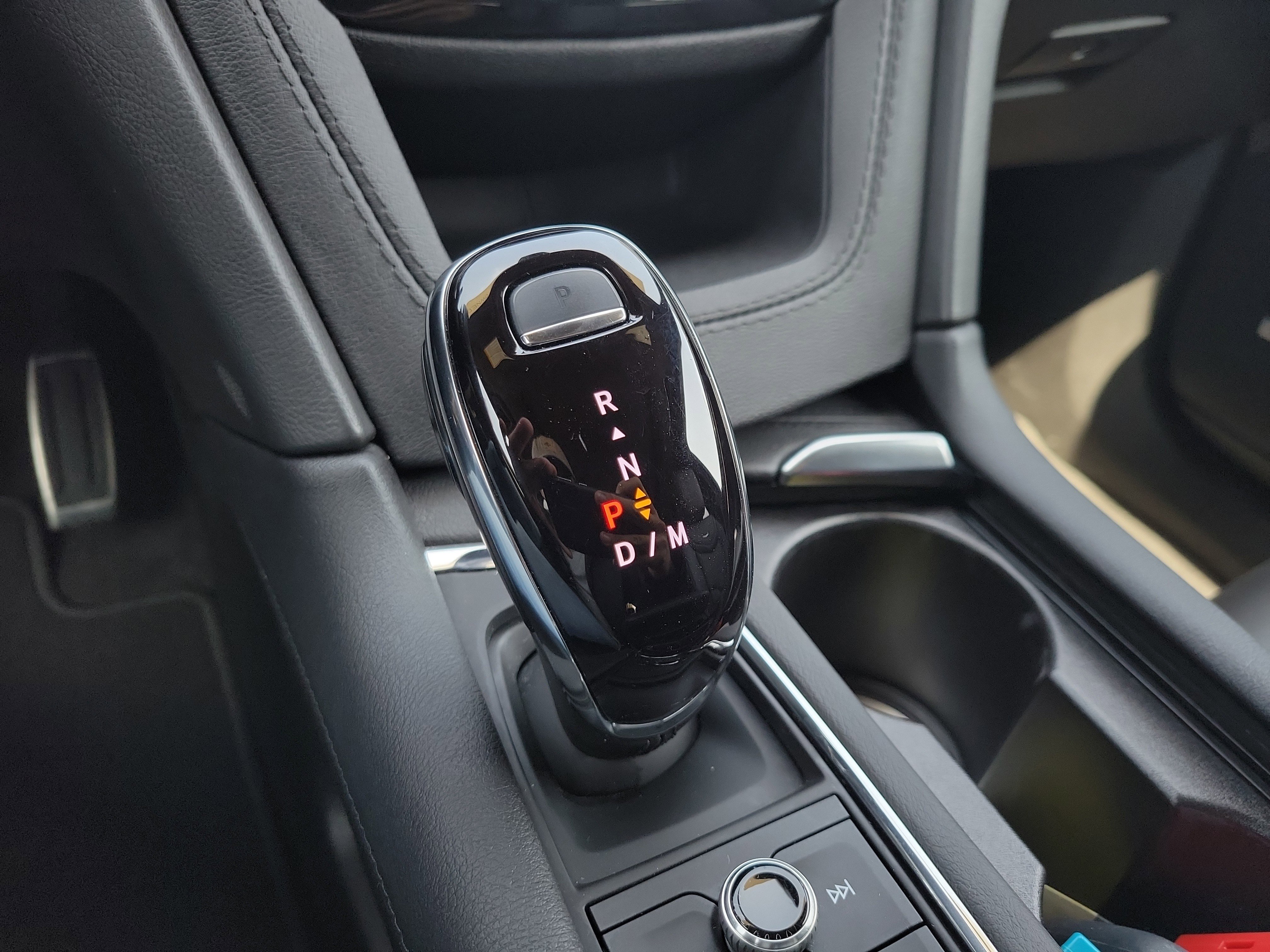 Certified 2024 Cadillac XT6 Sport w/ LPO, Onyx Lite Package image 28