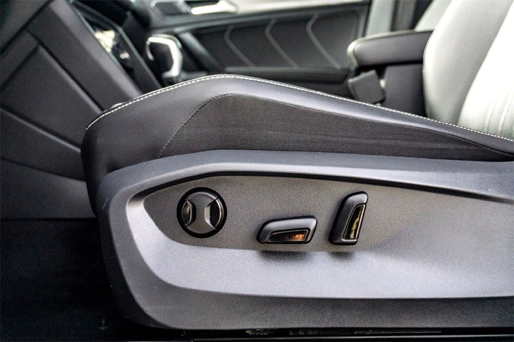 Used 2012 Jeep Grand Cherokee Laredo w/ Laredo E Group image 12