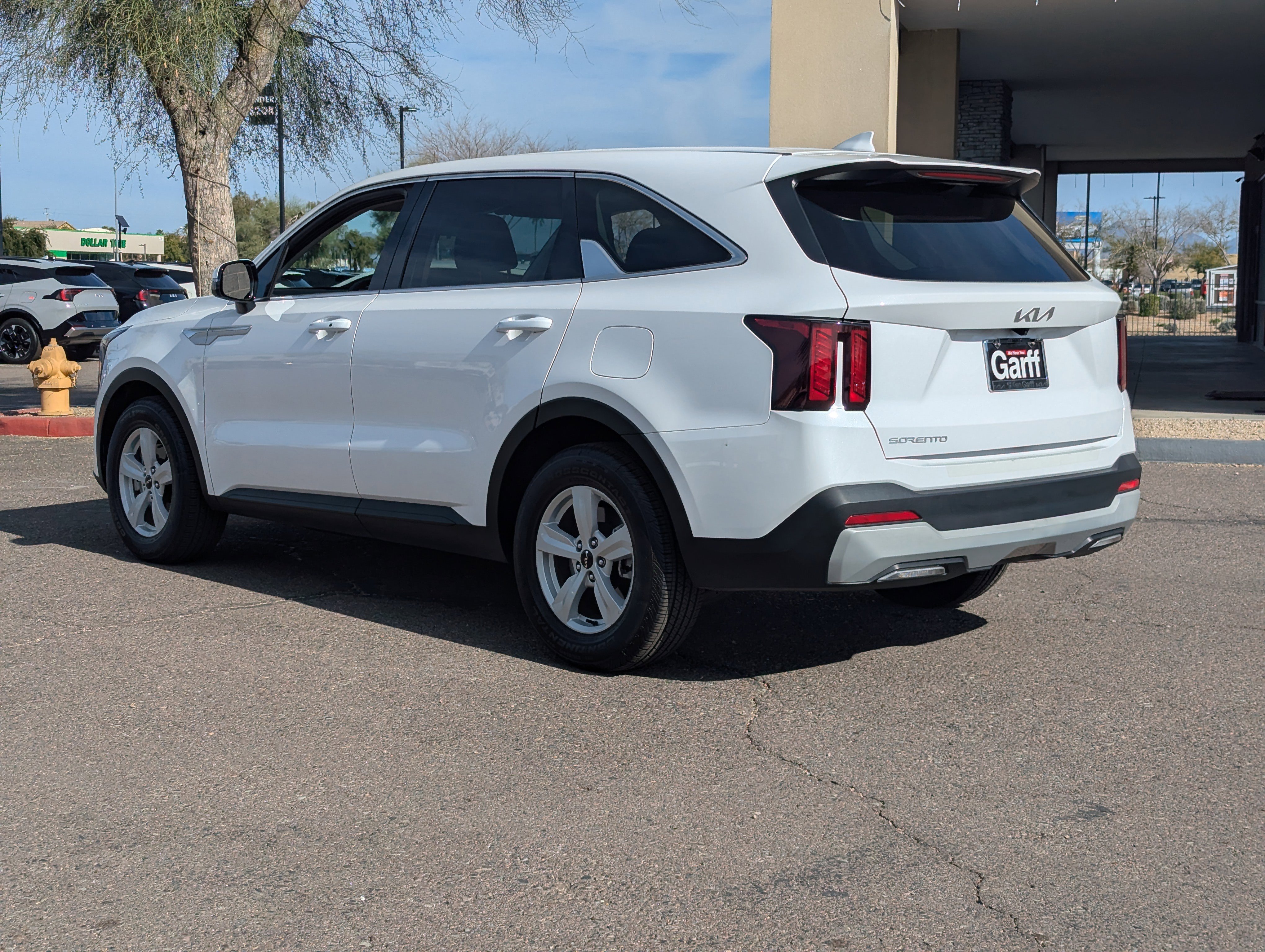 Certified 2025 Kia Sorento LX image 4