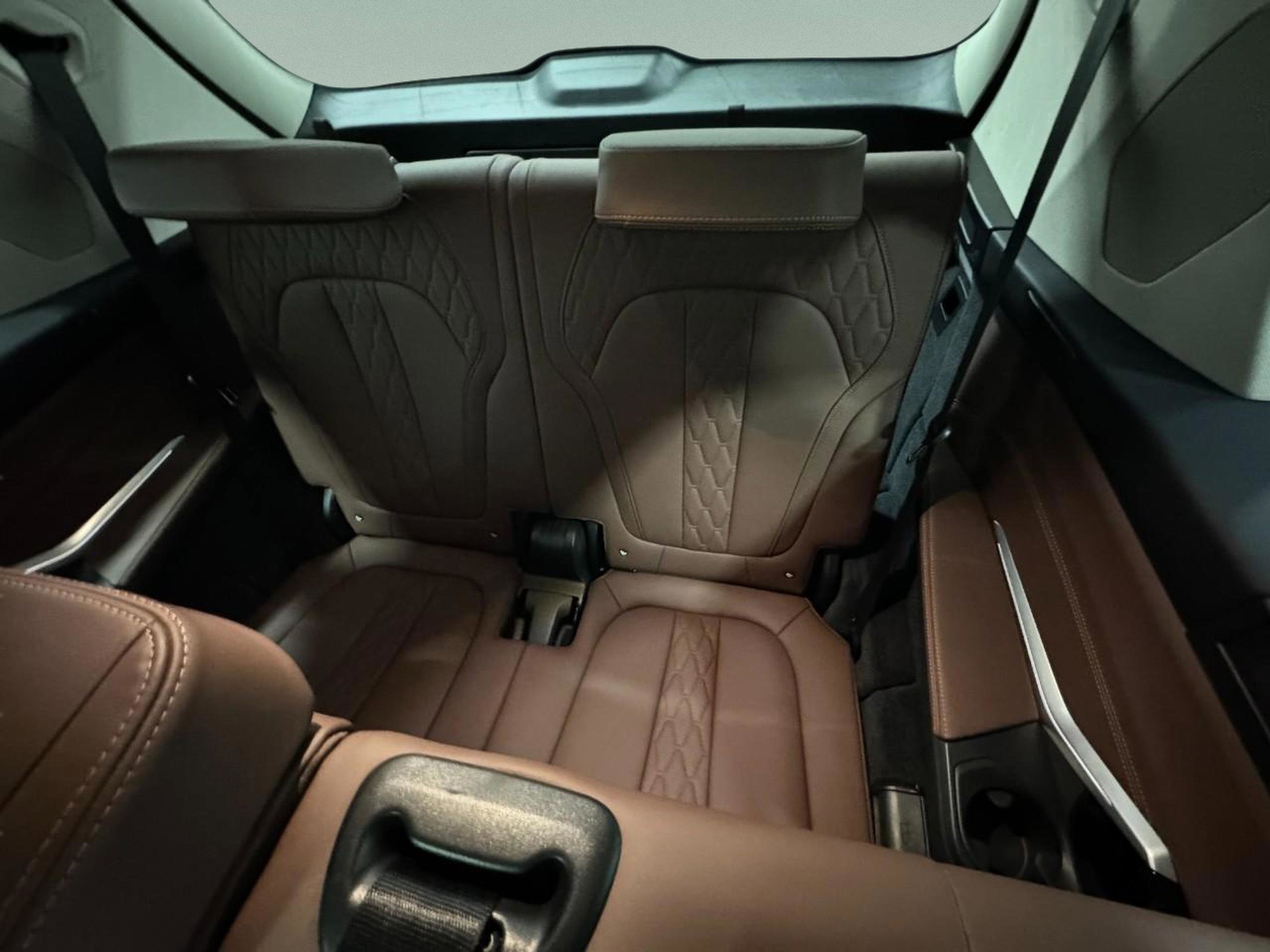 Used 2025 BMW X7 xDrive40i image 9